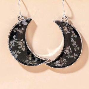 Moon 🌙 crescent flower resin earrings